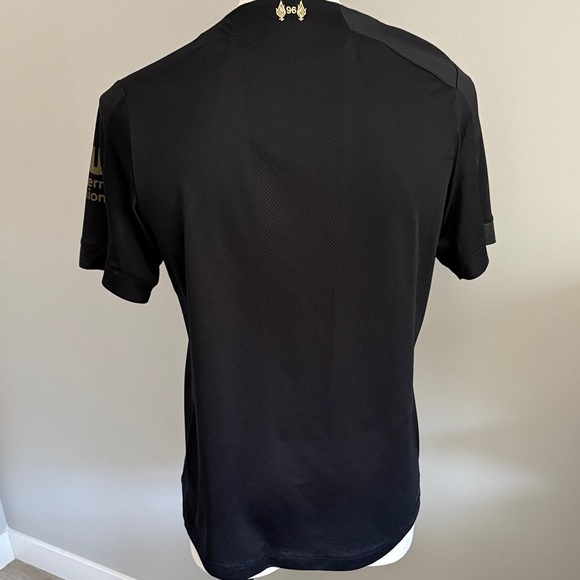 New Balance Men's Black and Gold Jersey - Picture 7 of 11